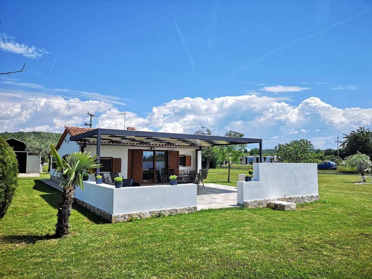 Villa Leo Ровінь Екстер'єр фото